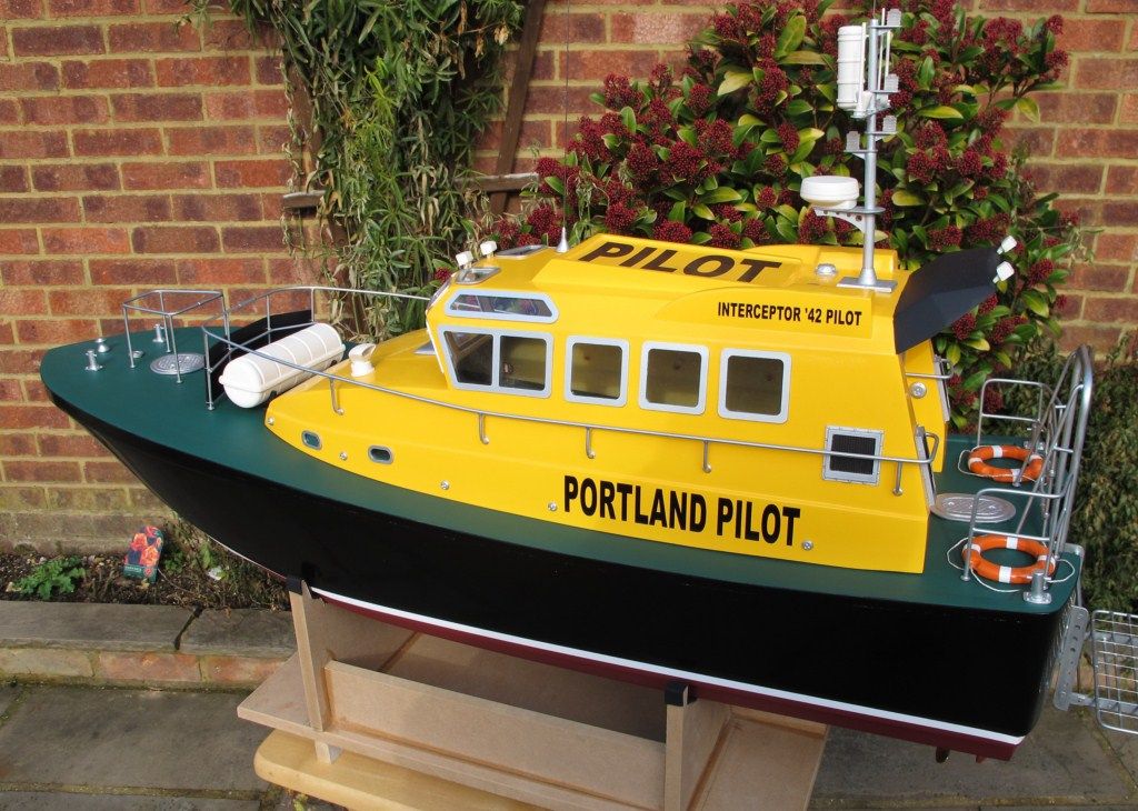 rc pilot boat