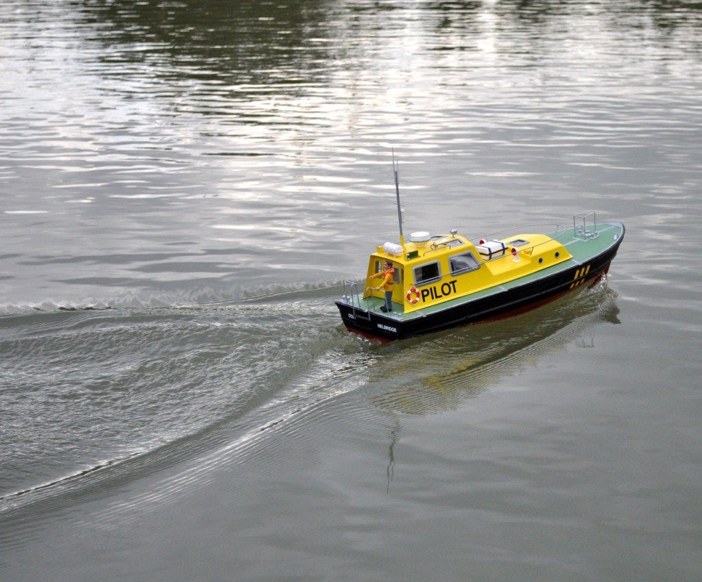 rc pilot boat